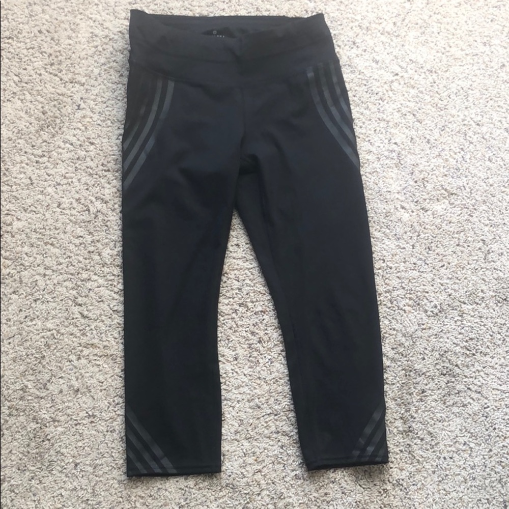 Athleta Size medium black cropped leggings